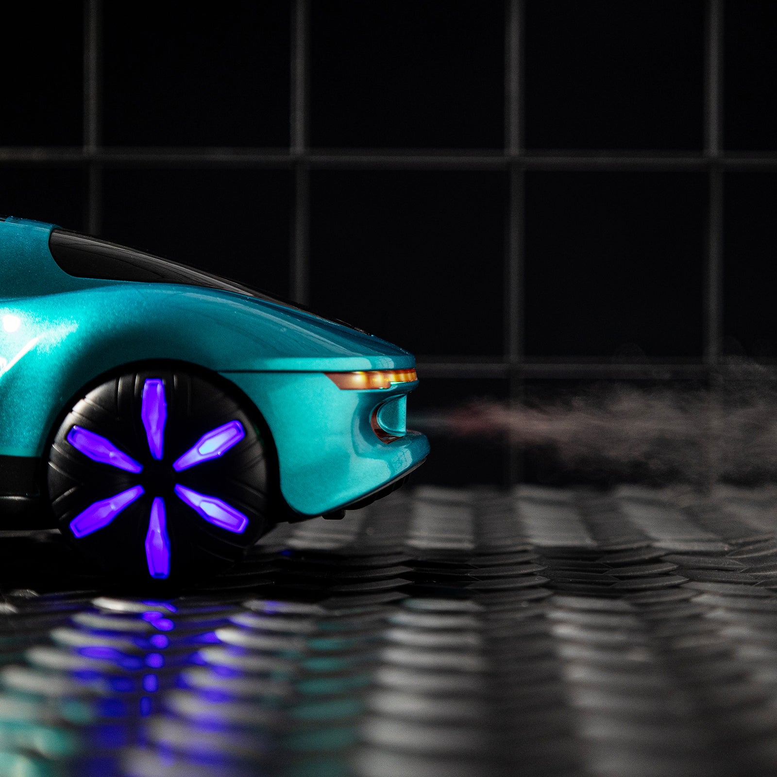 AEROQUEST Meteor Supercar Gesture Sensing R/C Stunt Car with Display Garage