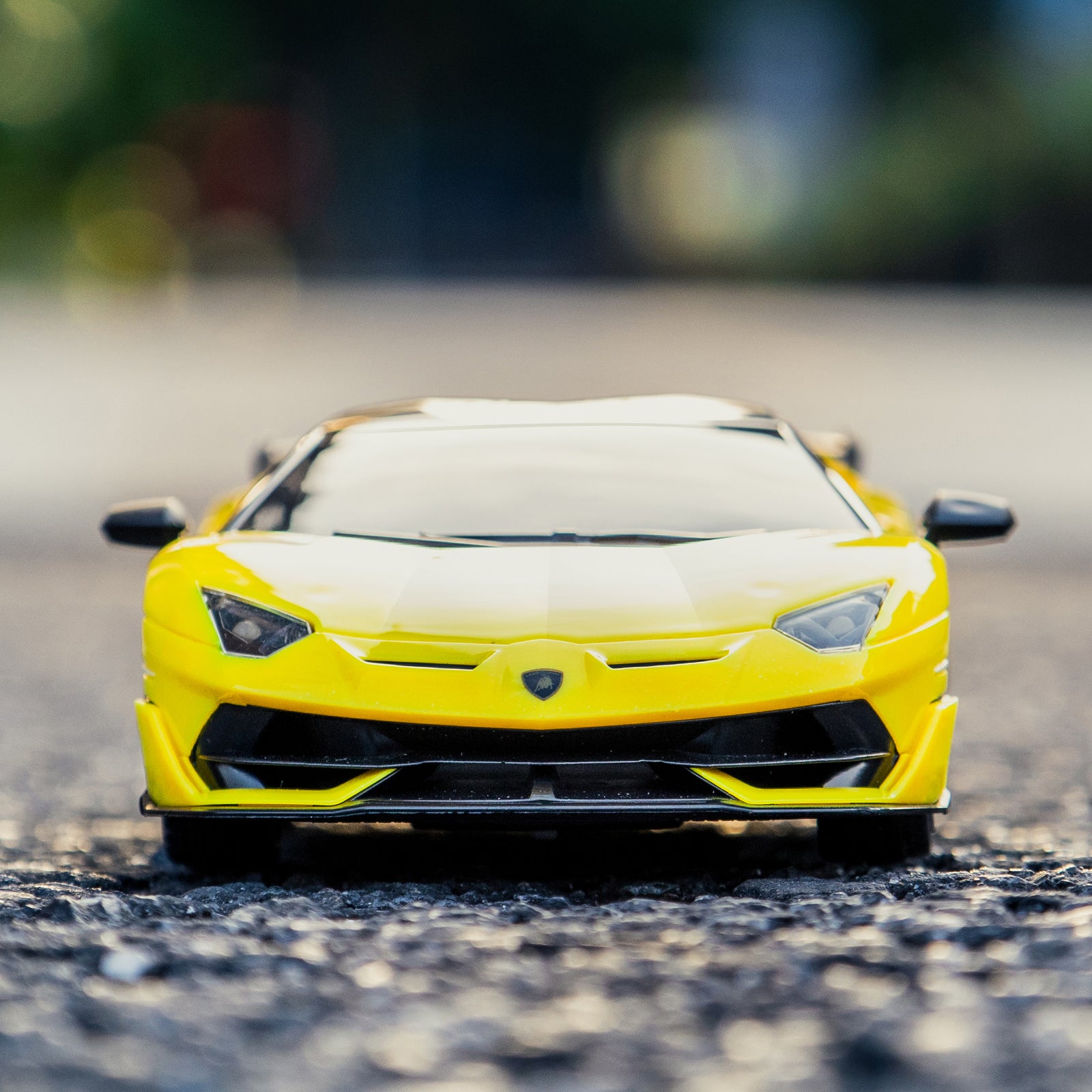 AEROQUEST 1:24 R/C Licensed Lamborghini Aventador SVJ Roadster