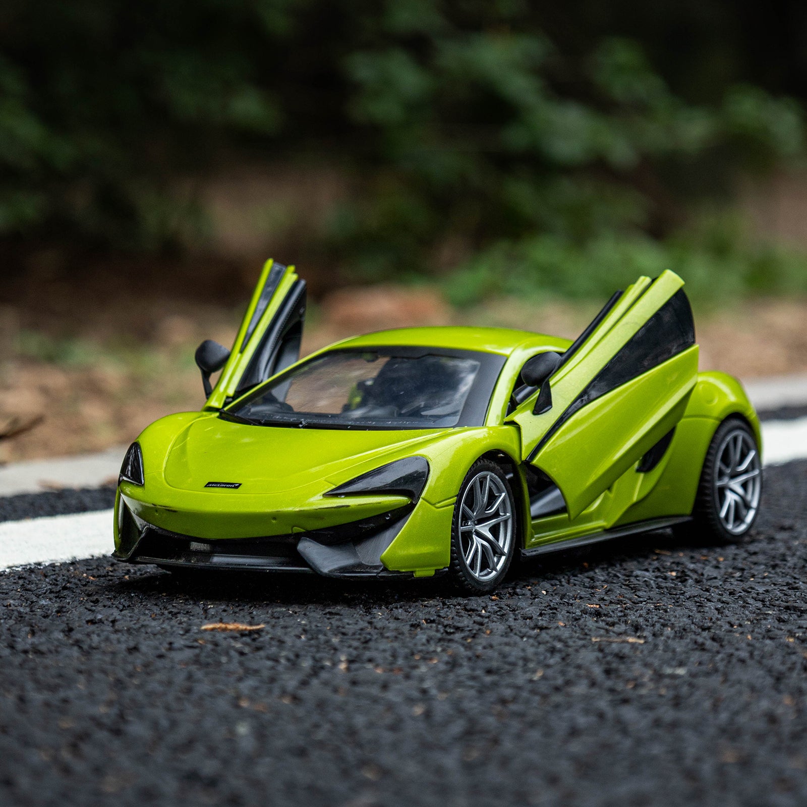 P&C TOYS 1: 14 2.4GHz R/C Officially Licensed McLaren 570S