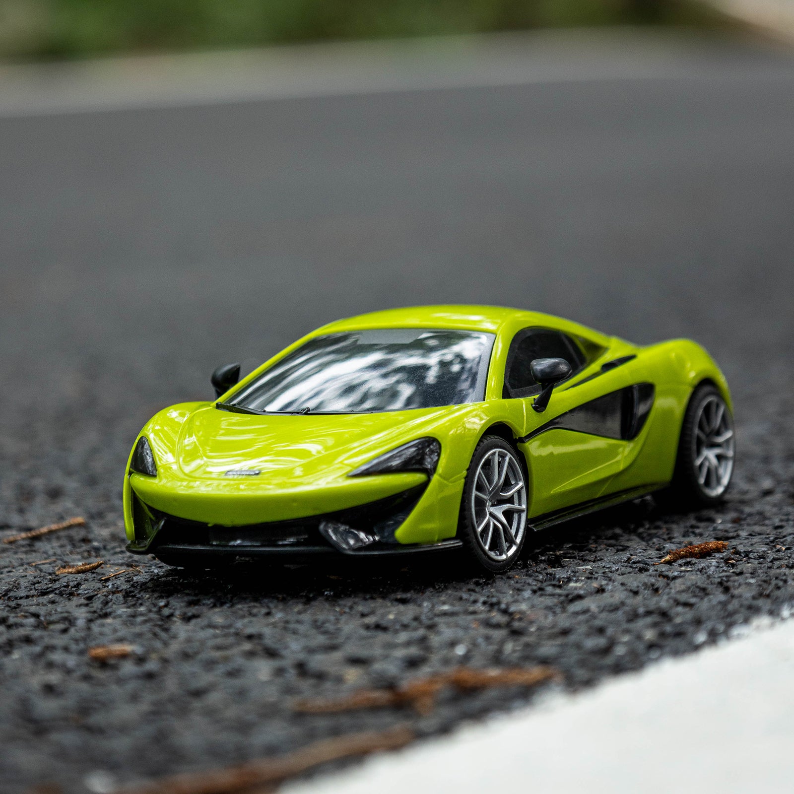 P&C TOYS 1:24 2.4GHz R/C Officially Licensed McLaren 570S
