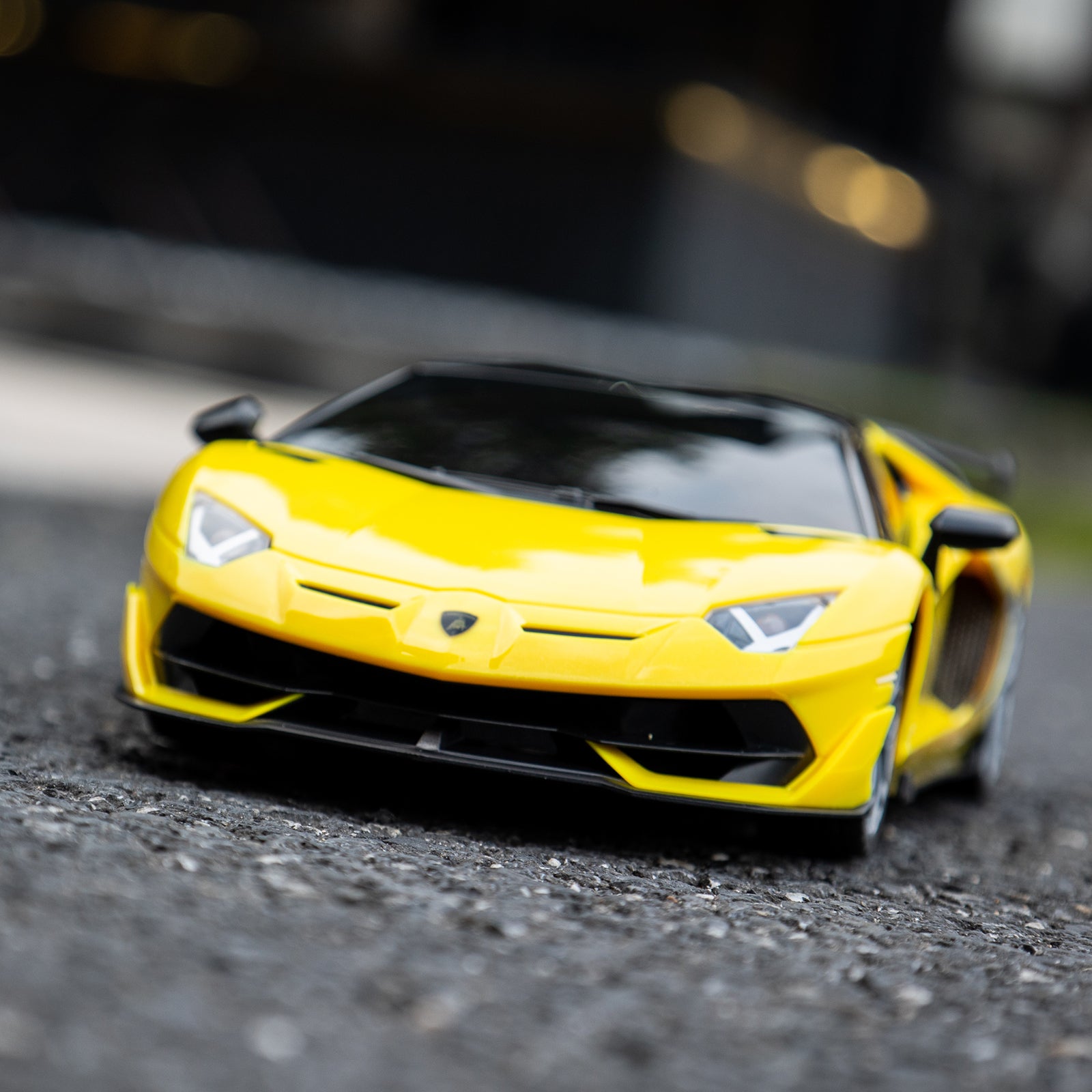 1:16 2.4GHz R/C Licensed Lamborghini Aventador SVJ Roadster (Rechargeable) - P&C Toys