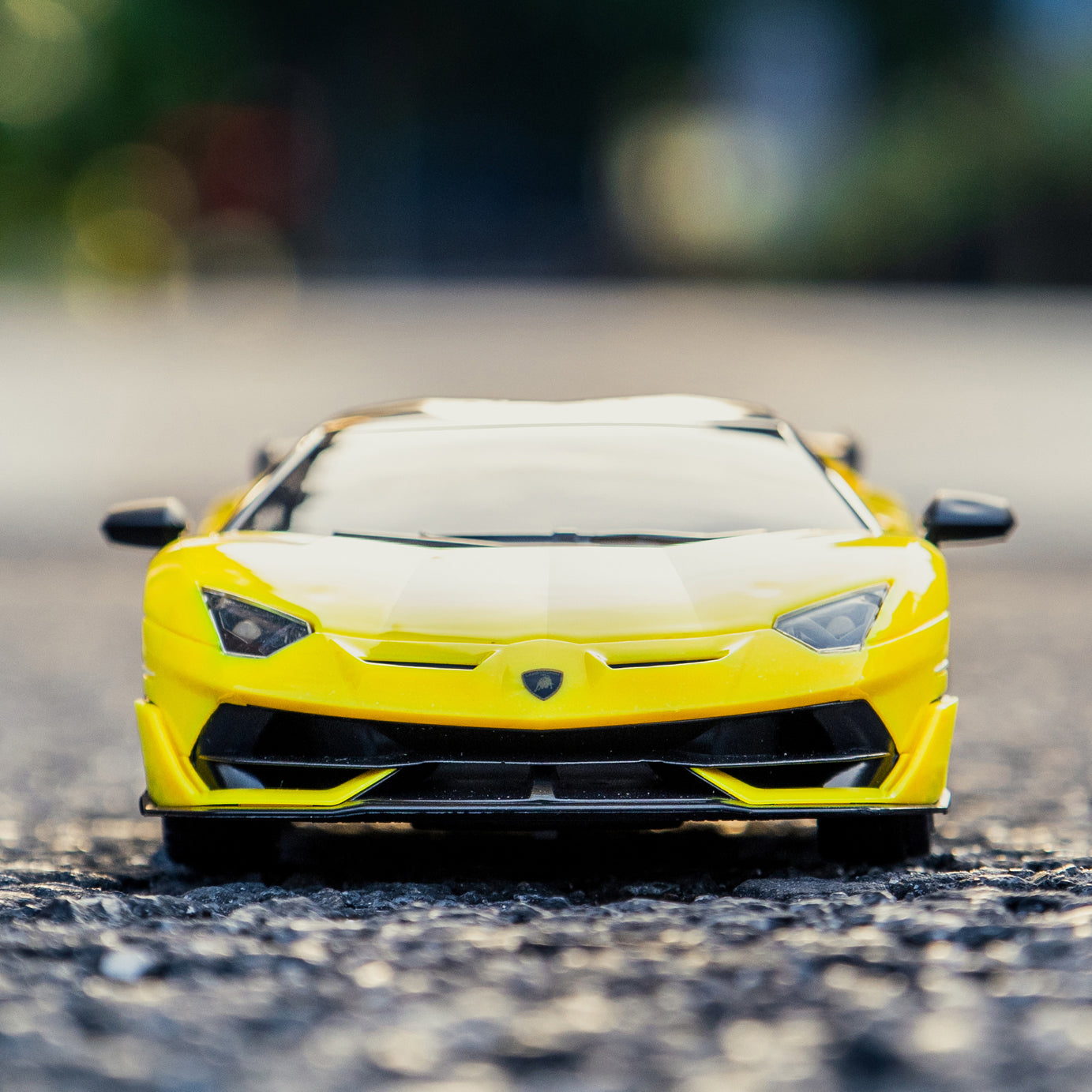 AEROQUEST 1:24 R/C Licensed Lamborghini Aventador SVJ Roadster