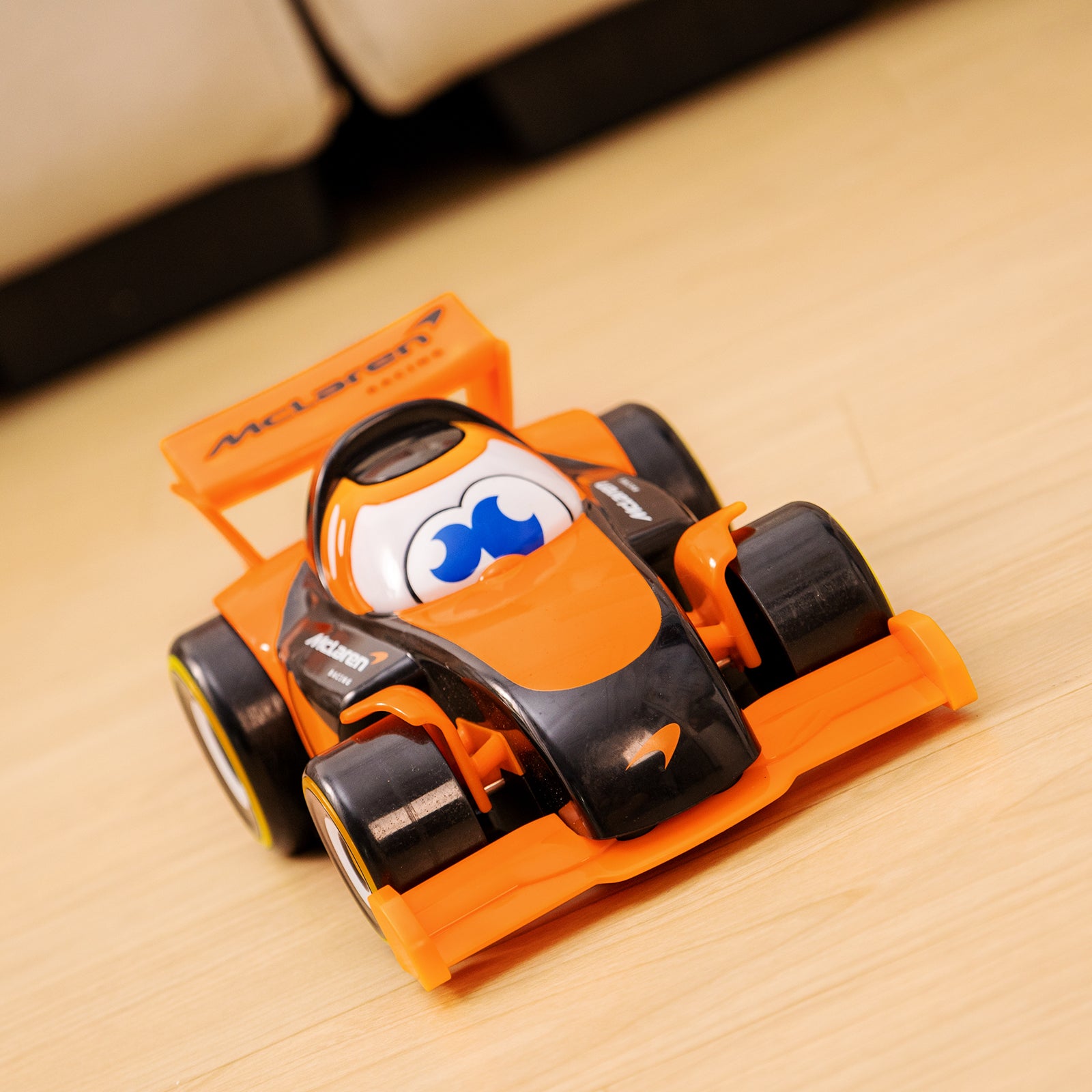 AEROQUEST 2.4GHz R/C Licensed Mclaren Formula Racer