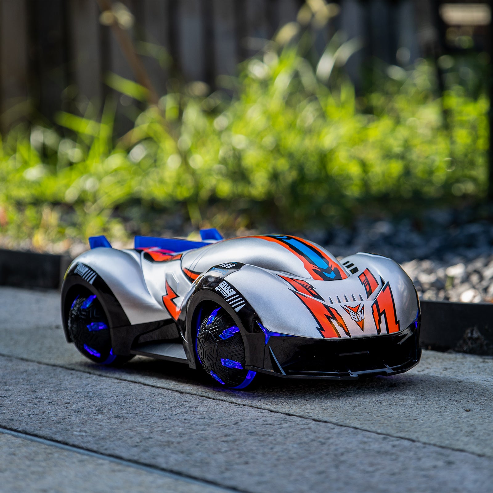 AEROQUEST 2.4GHz 1:16 R/C Blitz Wheeler