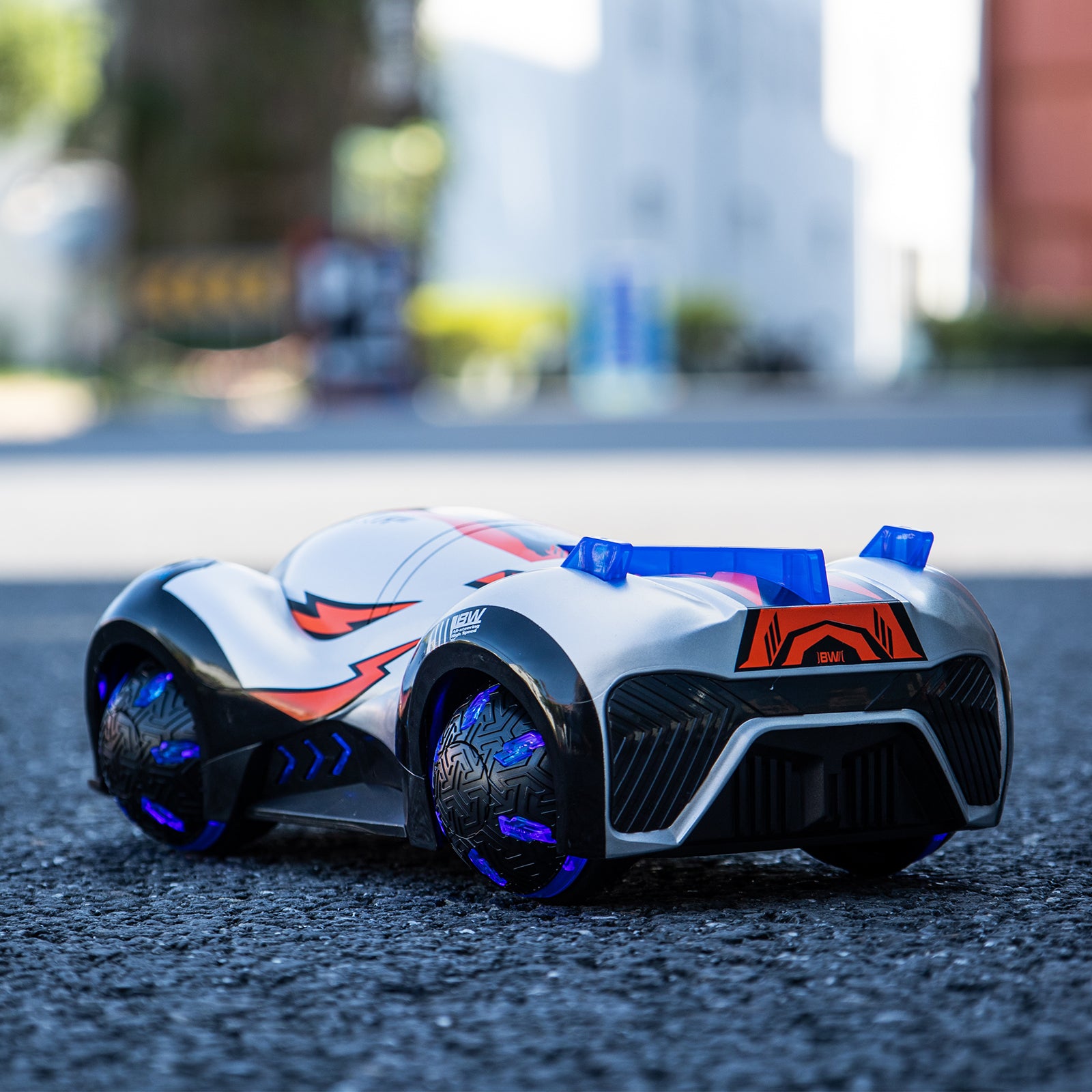 AEROQUEST 2.4GHz 1:16 R/C Blitz Wheeler