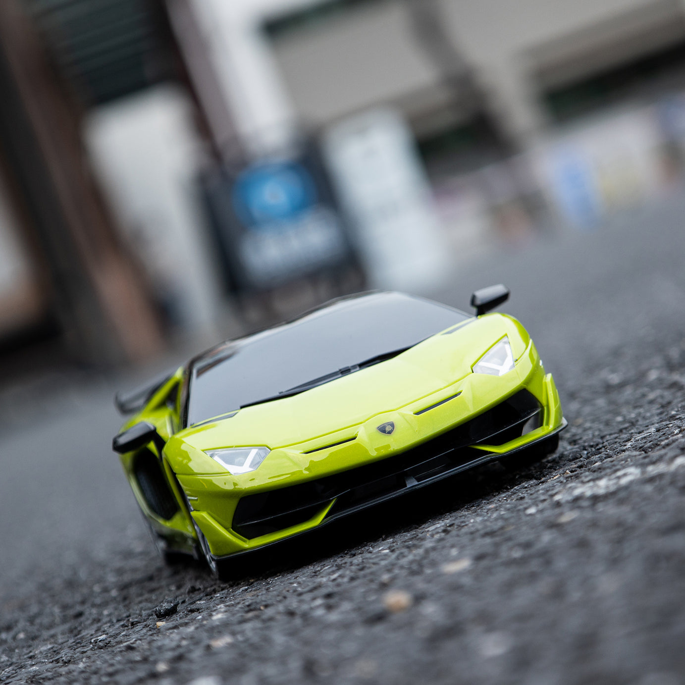 1:16 2.4GHz R/C Licensed Lamborghini Aventador SVJ Roadster (Rechargeable) - P&C Toys 