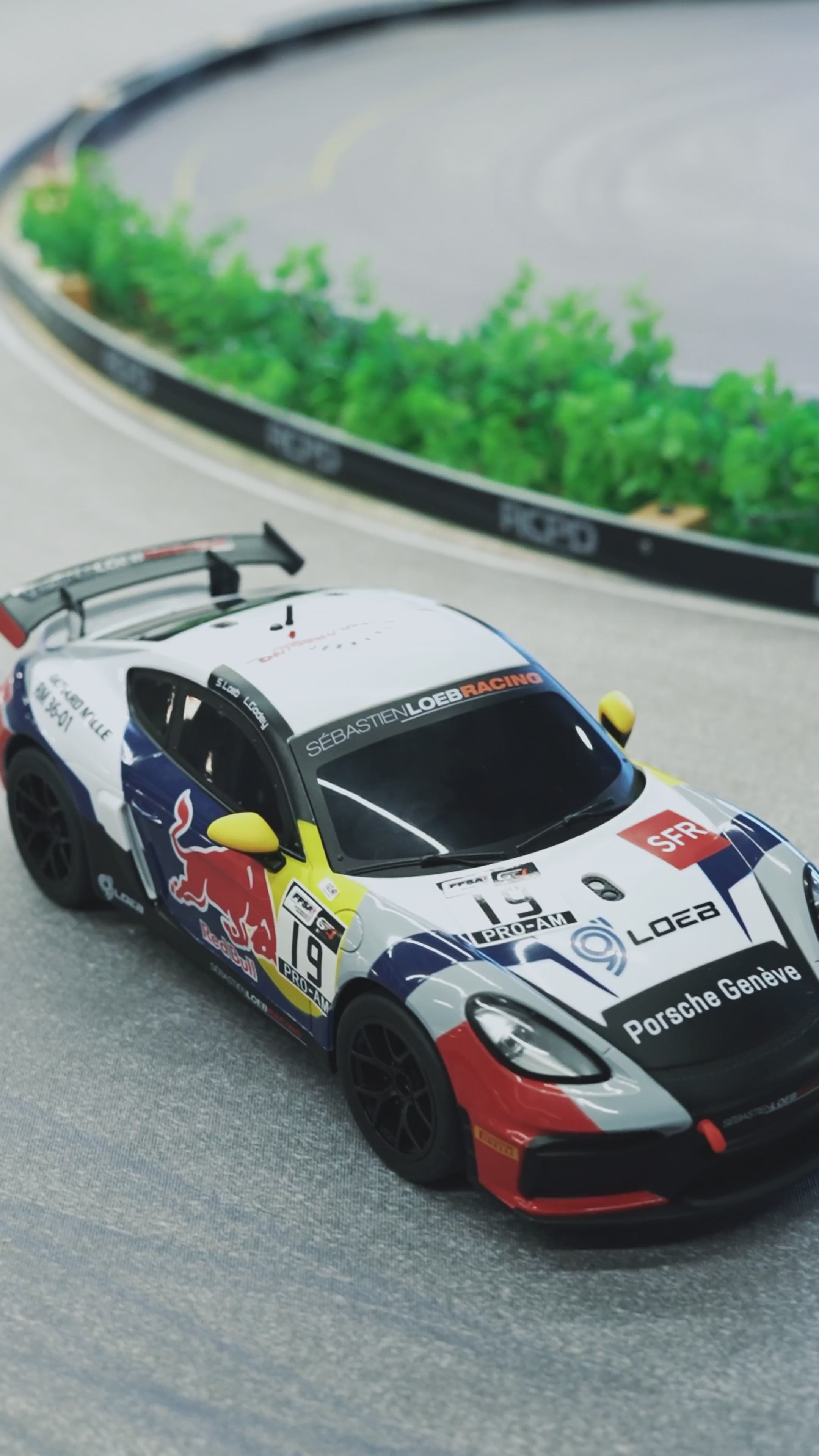 P&C TOYS 1:14 2.4G R/C Officially Licensed Porsche 718 Cayman GT4 Clubsport MR